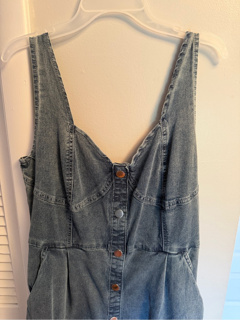 Amazon Sleeveless Button-Front Denim Maxi Dress in Faded Blue - Picture 4 of 7